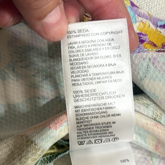 (P) Tommy Bahama Tropical Floral Men's Shirt
100% Silk, Size L, New - Picture 10 of 16